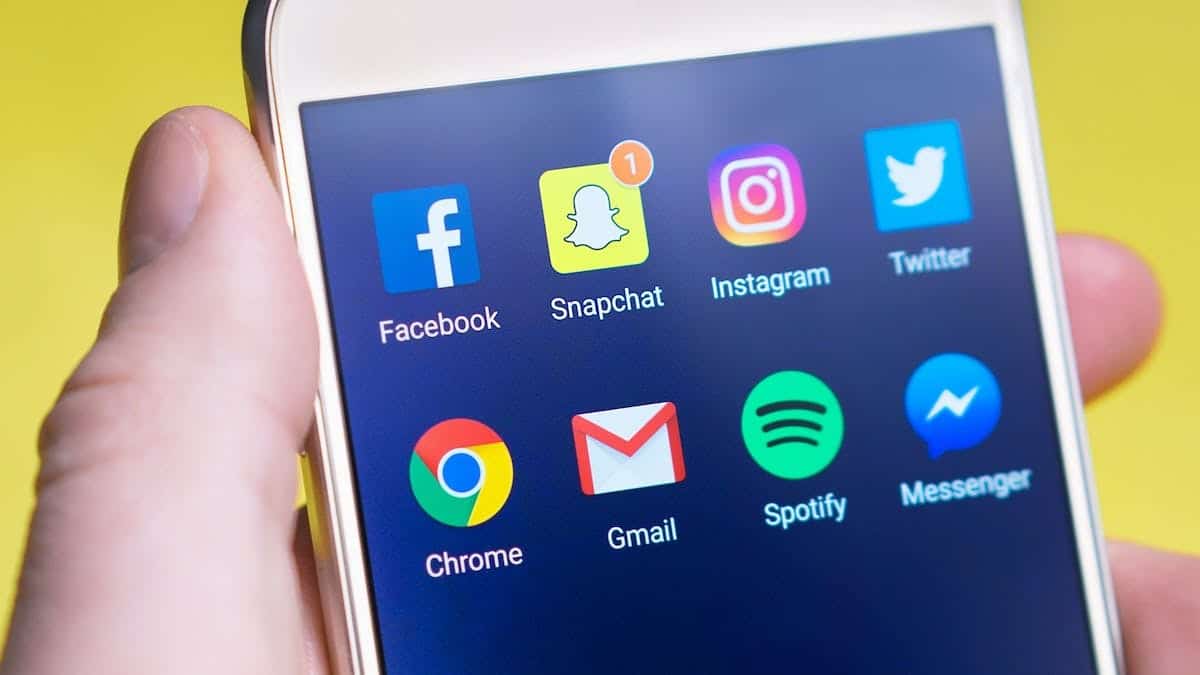 Découvrir les meilleurs logiciels mobiles pour les aînés : une analyse complète de leur fonctionnalité et convivialité