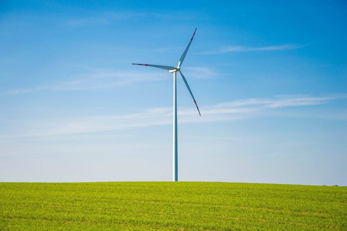 Décryptage de l’influence des énergies renouvelables sur l’évolution des marchés financiers